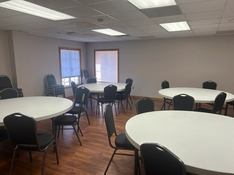 More Photos Of 122 1st Ave, Waterford Flex For Sale