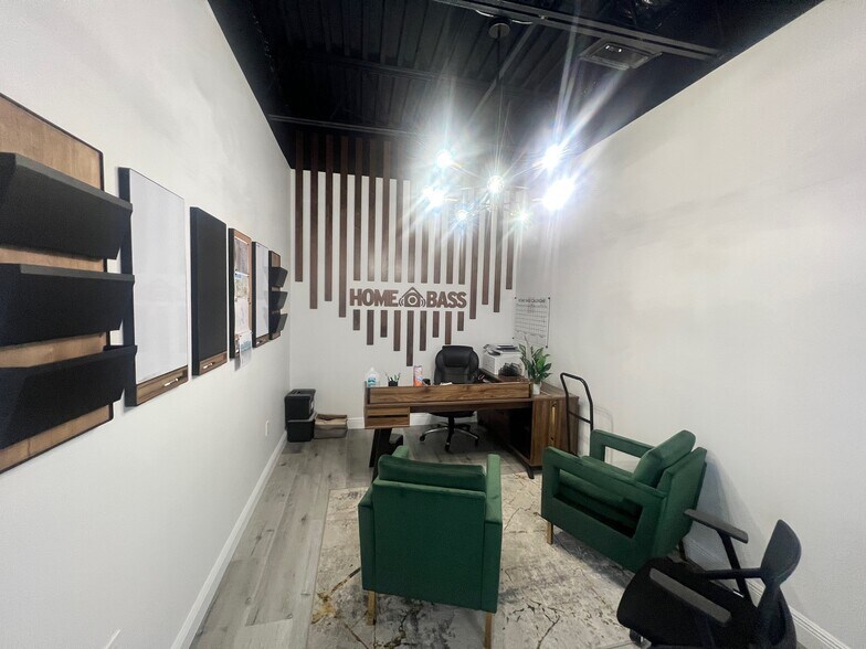 More Photos Of 6920 E Chelsea St, Tampa Light Distribution For Sale