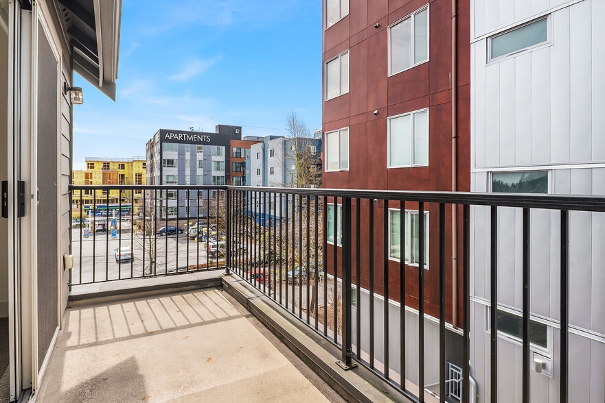 More Photos Of 1502 NW 52nd St, Seattle Office Residential For Sale