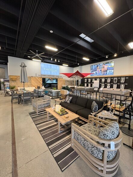 More Photos Of 19355 W Bluemound Rd, Brookfield Freestanding For Sale