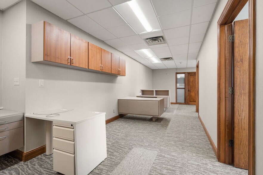 More Photos Of 56 S Washington St, Valparaiso Office For Lease