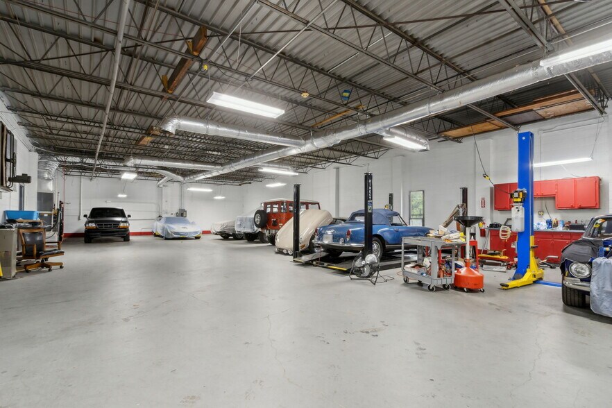 More Photos Of 1875 Airport Industrial Park Dr, Marietta Industrial For Sale