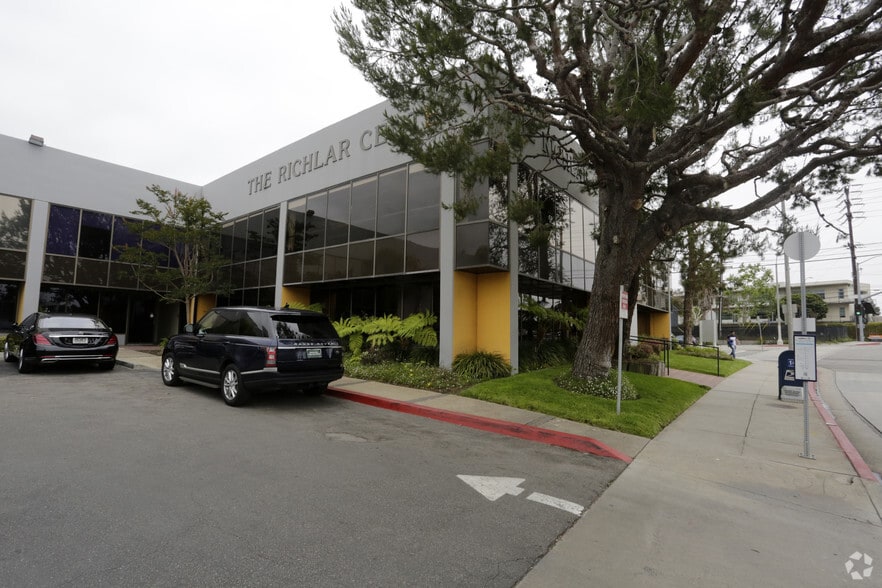 More Photos Of 1703-1741 Stewart St, Santa Monica Loft Creative Space For Lease