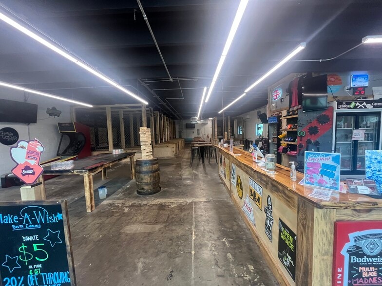 More Photos Of 112 Academy St, Fort Mill Freestanding For Lease