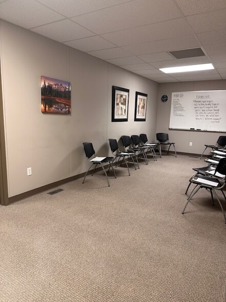 More Photos Of 1289 S Linden Rd, Flint Medical For Lease