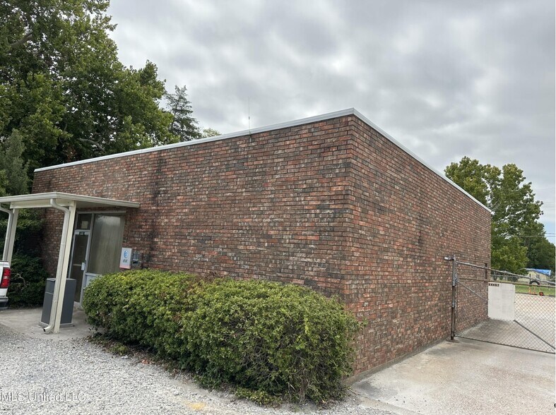 Primary Photo Of 502 Mickey Gilley Ave, Ferriday Office For Sale