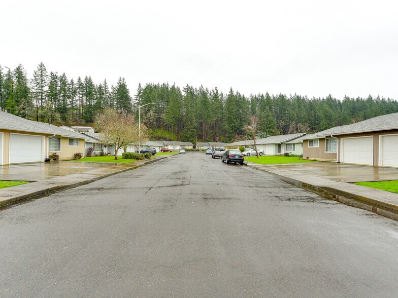 More Photos Of 201-307 Trees Ct, Silverton Apartments For Sale