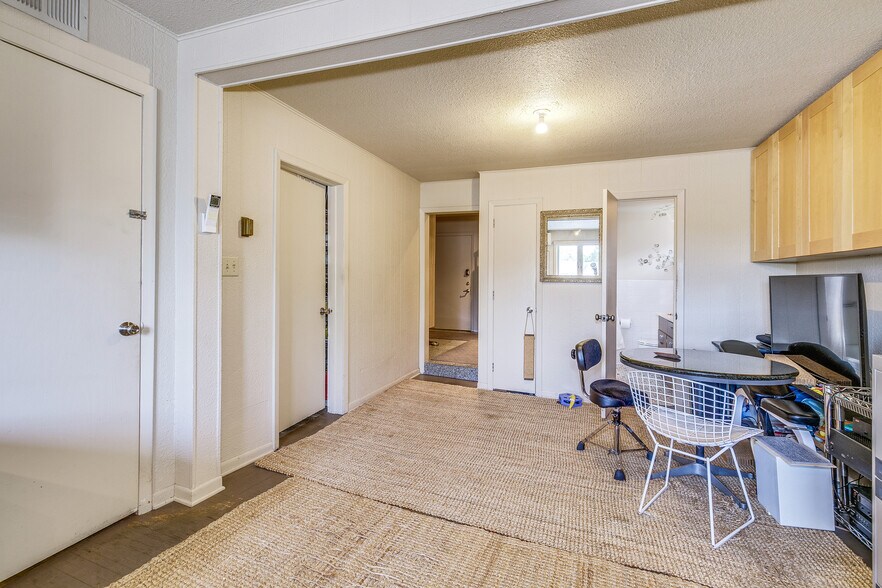 More Photos Of 3401-3405 S Lyndale Ave, Minneapolis Storefront Retail Residential For Sale