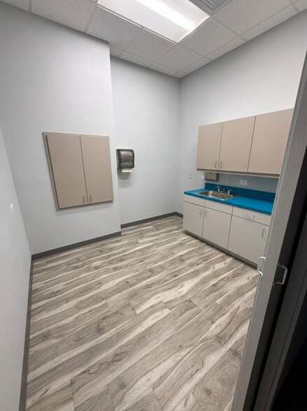 More Photos Of 7701 W Hillsborough Ave, Tampa Storefront For Lease