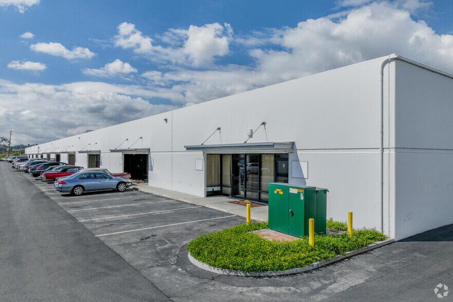 More Photos Of 3911 E La Palma Ave, Anaheim Warehouse For Lease