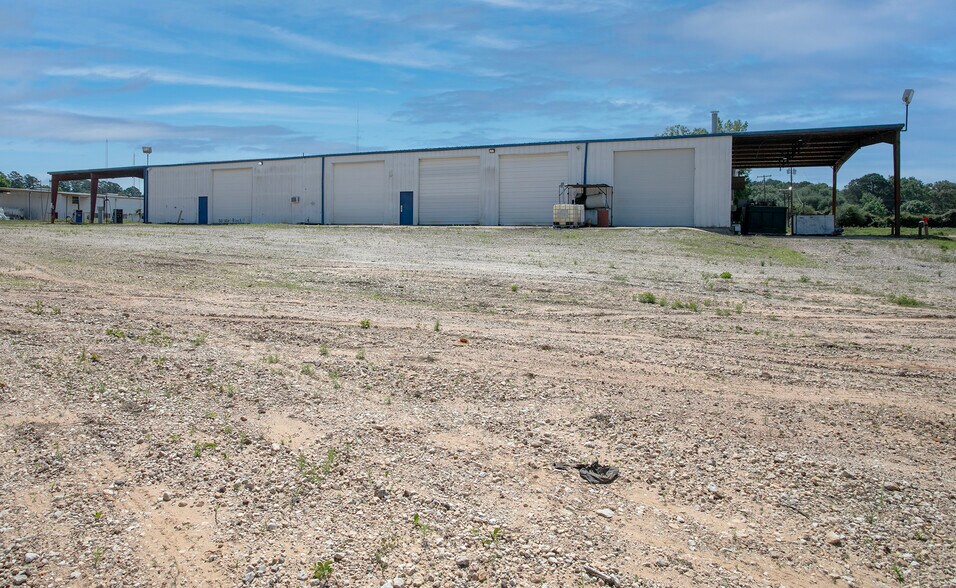 More Photos Of 5425 W Oak St, Palestine Flex For Lease