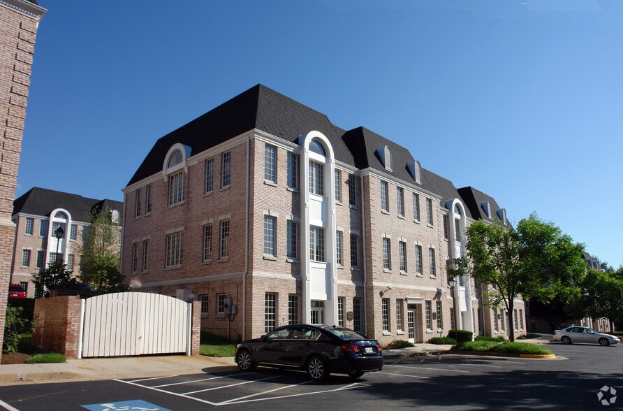 Primary Photo Of 3923 Blenheim Blvd, Fairfax Medical For Sale