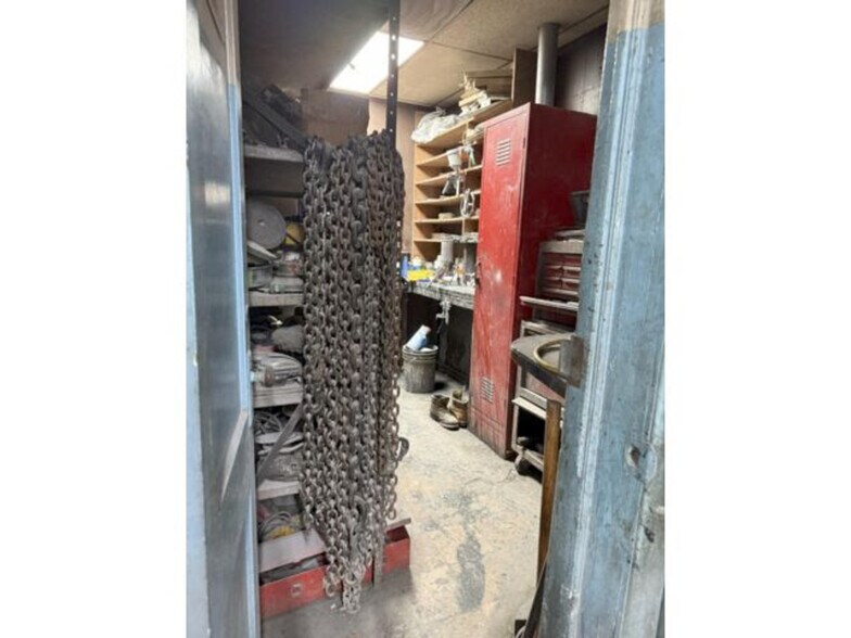 More Photos Of 1068 Utica Ave, Brooklyn Auto Repair For Sale