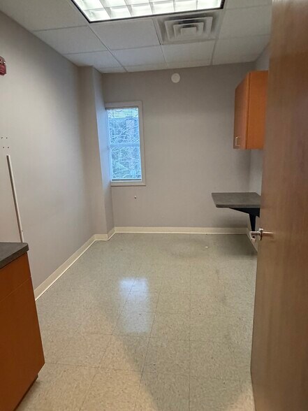 More Photos Of 97 Cedar Grove Ln, Somerset Office For Lease