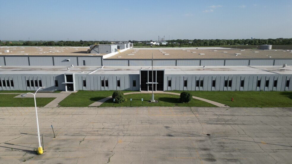 More Photos Of 801 N Union St, Dwight Manufacturing For Lease