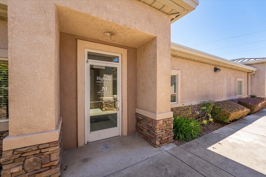 More Photos Of 2155 Larkspur Ln, Redding Office For Sale