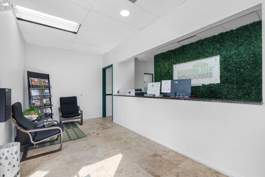 More Photos Of 2125 W Columbus Dr, Tampa Light Distribution For Lease