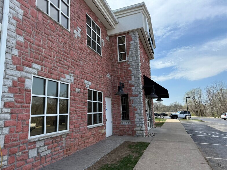 More Photos Of 909 E Republic Rd, Springfield Office For Sale