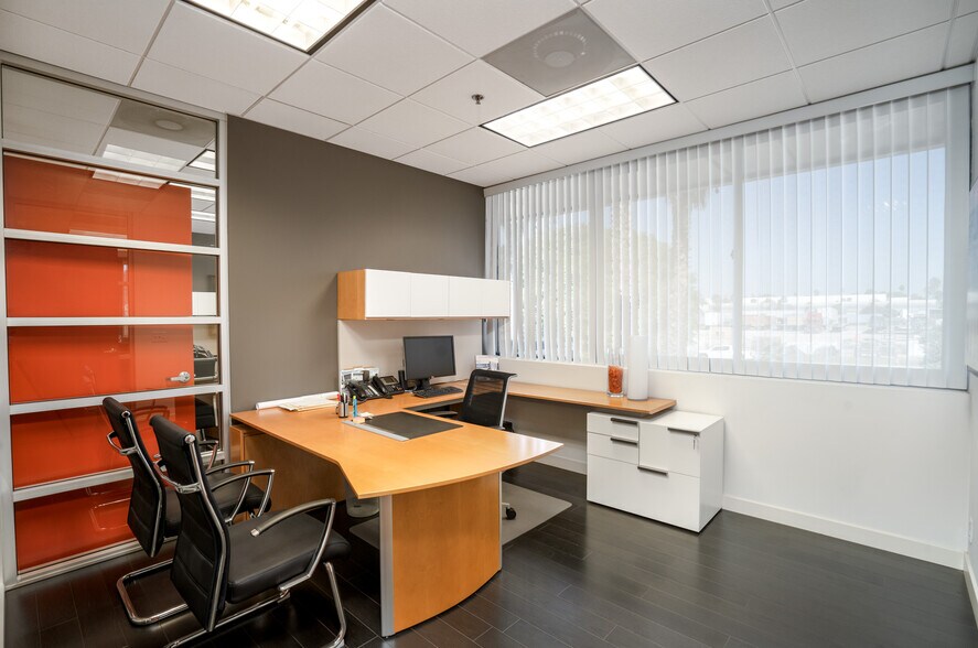 More Photos Of 10145 Via De La Amistad, San Diego Loft Creative Space For Sale