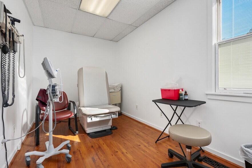 More Photos Of 207 Ridgely Ave, Annapolis Medical For Lease