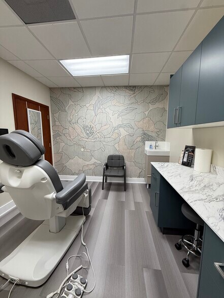 More Photos Of 1911 Harrison St, Hollywood Medical For Lease