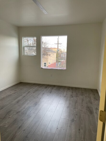 More Photos Of 827 E Jefferson Blvd, Los Angeles Light Manufacturing For Lease