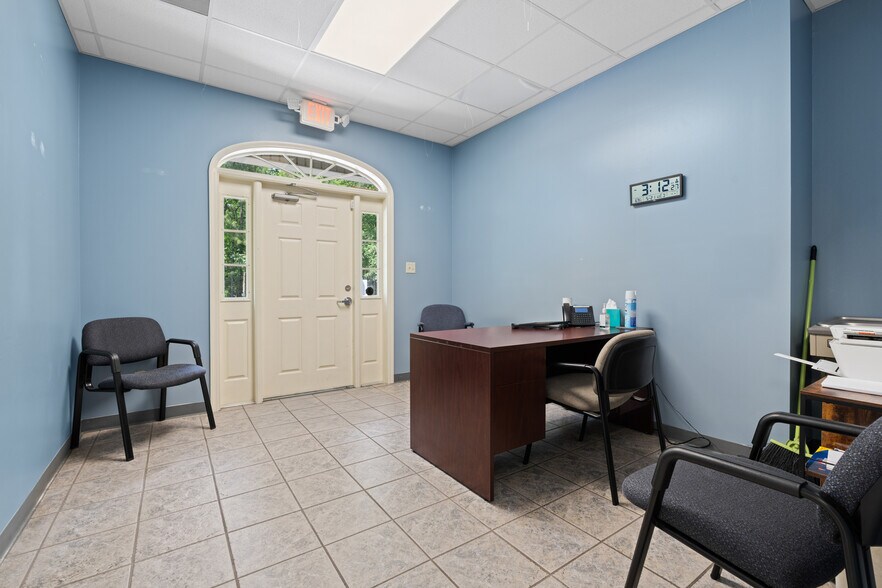 More Photos Of 1481 Dean Forest Rd, Savannah Medical For Lease