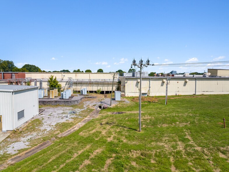 More Photos Of 715 E 2nd St, Stevenson Warehouse For Sale