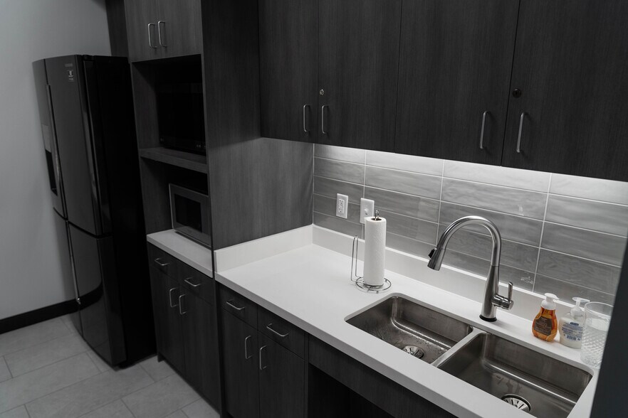 More Photos Of 5920 Windhaven Pky, Plano Office For Lease