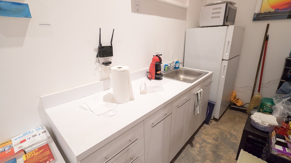 More Photos Of 299 NW 25th St, Miami Storefront Retail Office For Lease