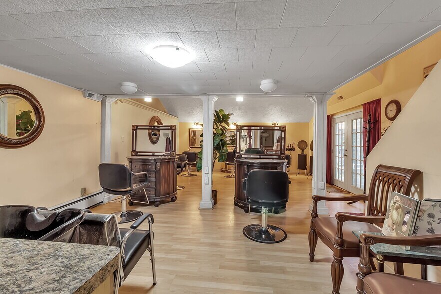 More Photos Of 914 Center St, Lewiston Office For Lease