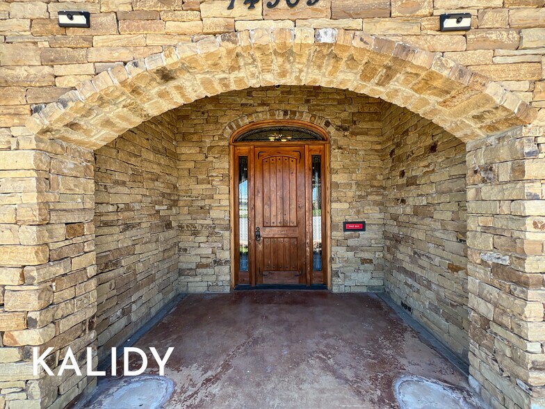 More Photos Of 14909 N Kelly Ave, Edmond Loft Creative Space For Sale