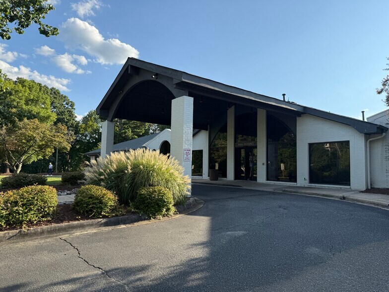 More Photos Of 411-511 N Wendover Rd, Charlotte Medical For Sale