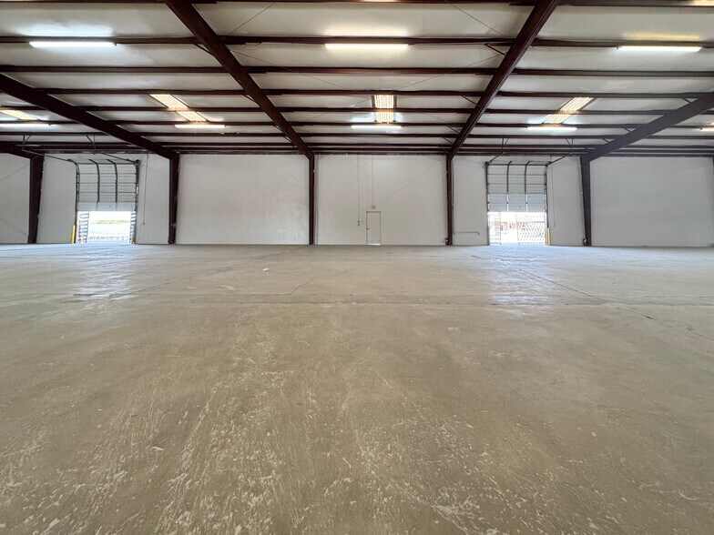 More Photos Of 8407 San Lorenzo Dr, Laredo Industrial For Lease