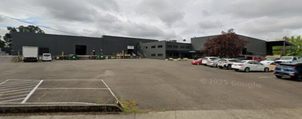 Primary Photo Of 500 E Illinois St, Newberg Manufacturing For Sale