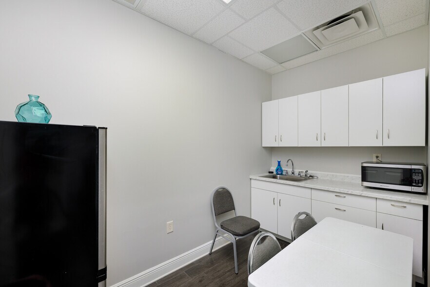 More Photos Of 1810-1822 Wellness Ln, New Port Richey Medical For Sale