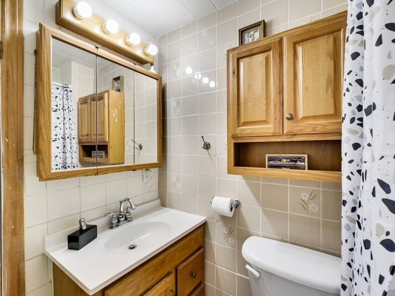 More Photos Of 44 Francis St, Hamilton Flex For Sale