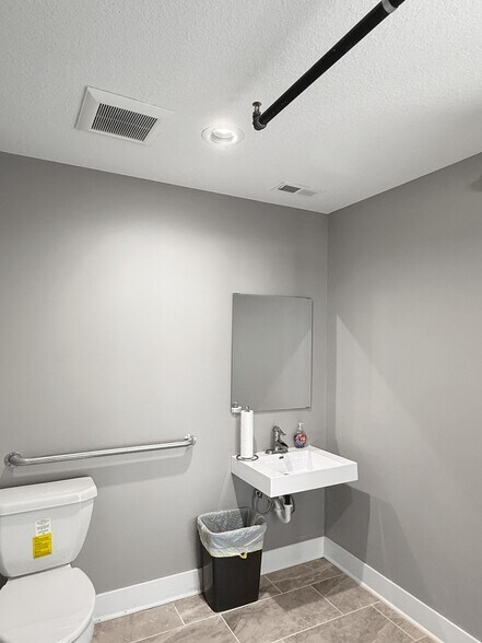 More Photos Of 1911 NE 58th Ave, Des Moines Industrial For Sale