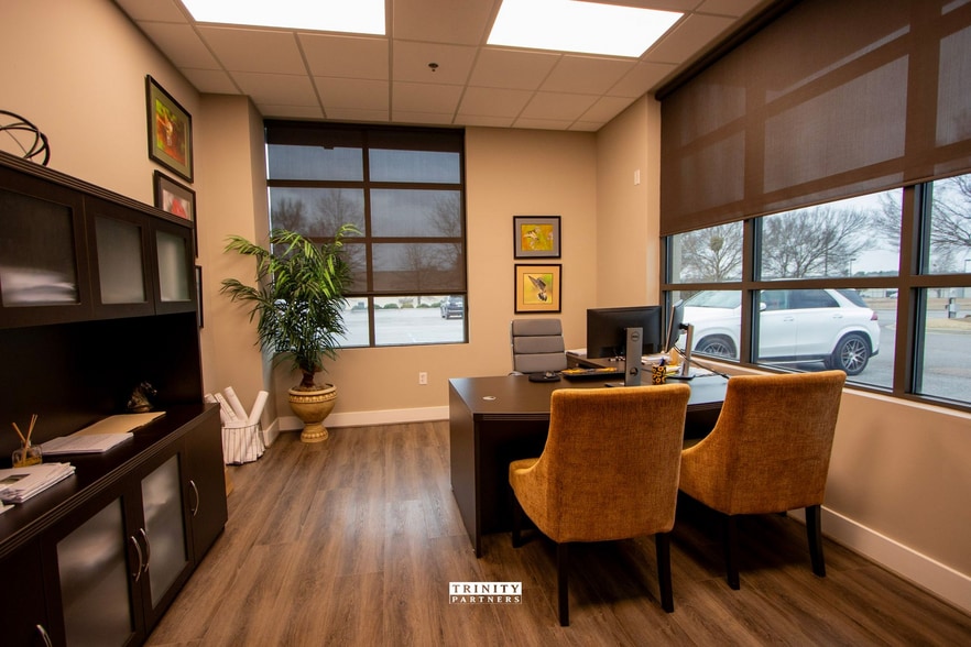 More Photos Of 941 Spears Creek Ct, Elgin Office For Sale