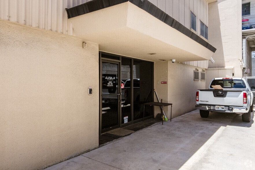 More Photos Of 1724 Hart St, Honolulu Warehouse For Lease