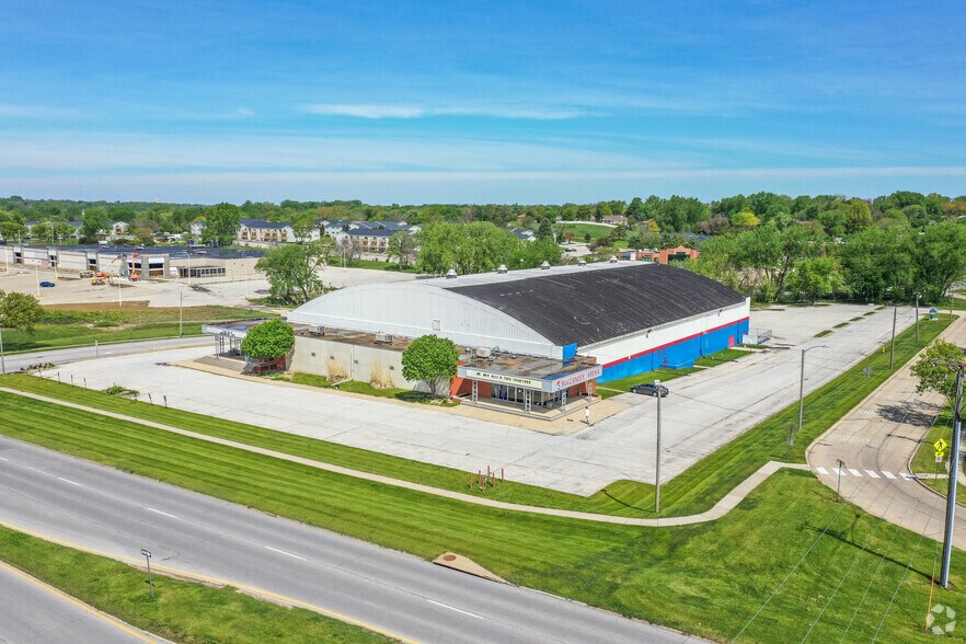 More Photos Of 7201 Hickman Rd, Urbandale Skating Rink For Sale
