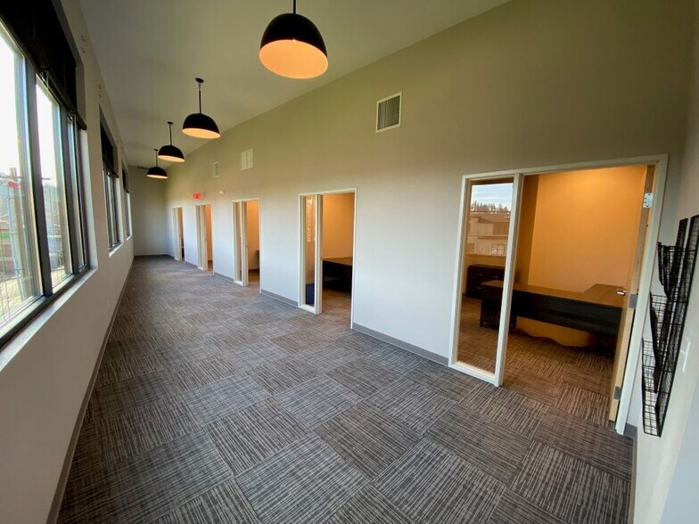 More Photos Of 735 E Clarendon St, Gladstone Office For Sale