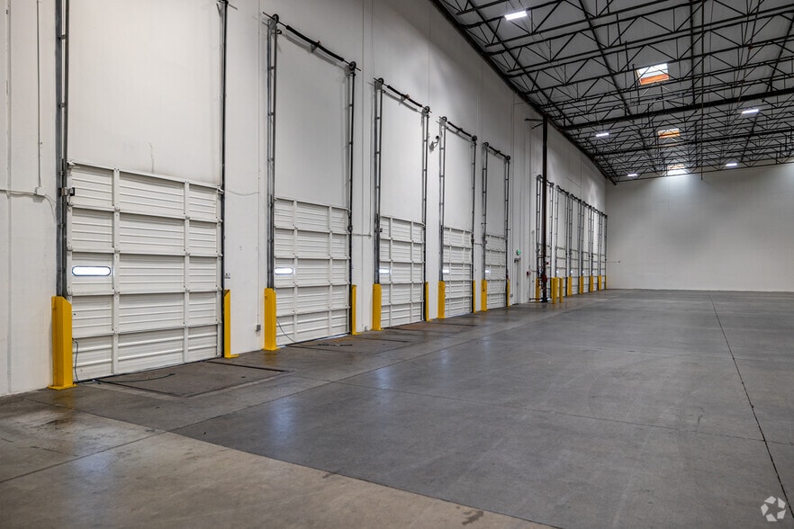 More Photos Of 1160-1180 N Anaheim Blvd, Anaheim Distribution For Lease