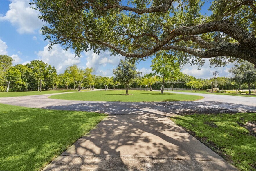 More Photos Of 18232 County Road 127, Pearland Lodge Meeting Hall For Sale