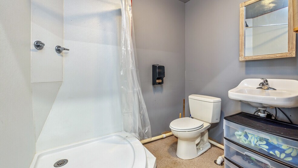 More Photos Of 106 E Smith St, Iron Mountain Distribution For Sale