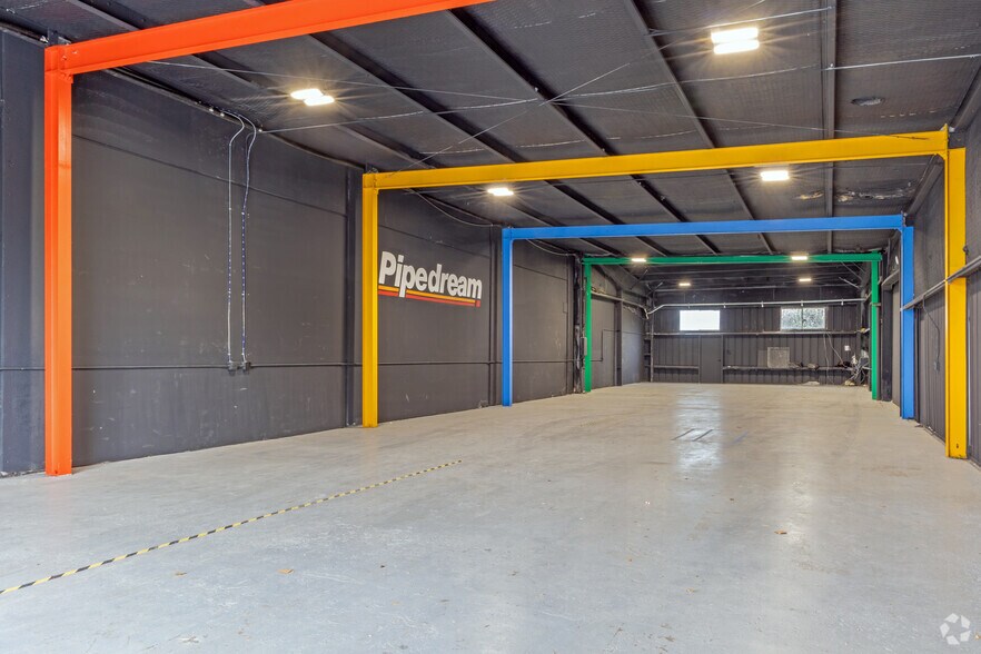 More Photos Of 11110 Bluff Bend Dr, Austin Warehouse For Sale