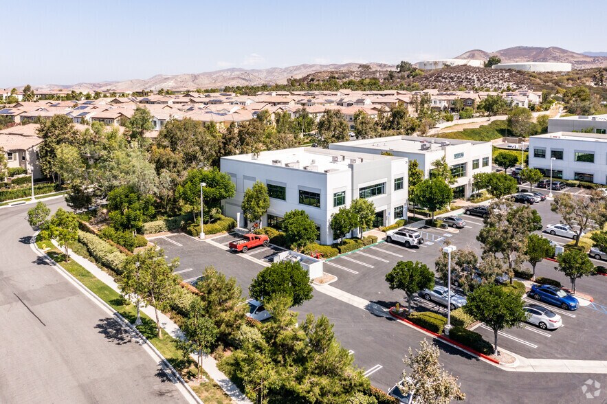 More Photos Of 25 Orchard Rd, Lake Forest Office For Lease