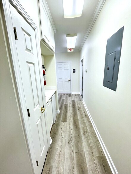 More Photos Of 8402 Six Forks Rd, Raleigh Office For Lease