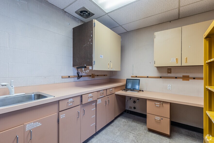 More Photos Of 1411 SW 14th Ave, Portland General Retail For Sale