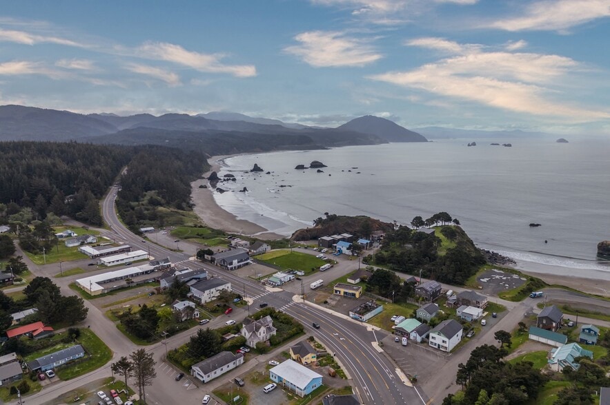 More Photos Of 259 6th St, Port Orford Restaurant For Sale